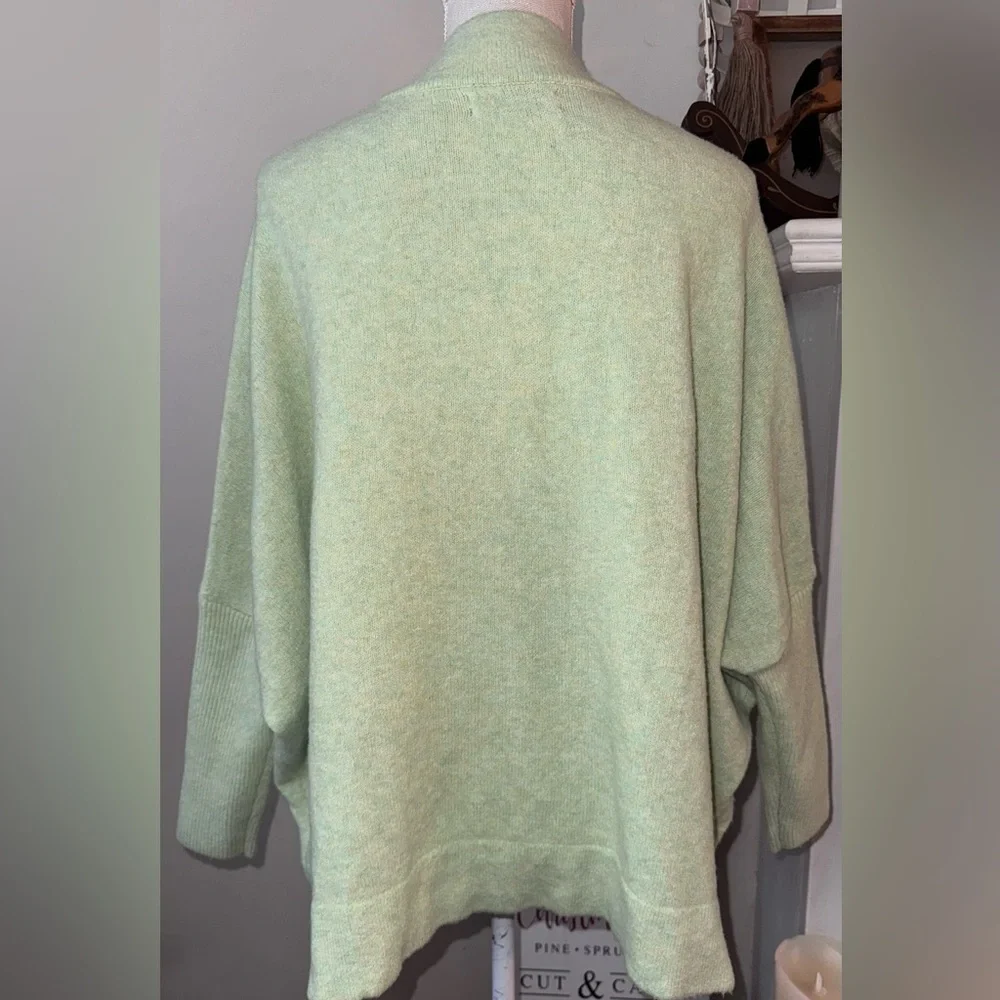 Anthropologie Pistachio oversized ribbed sleeve Sweater. Size M GUC.